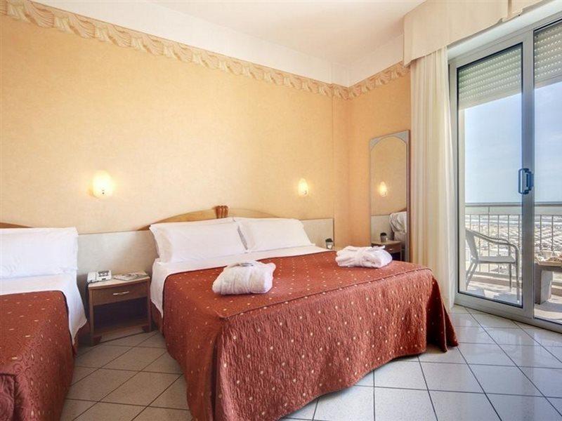 Hotel Ambra Rimini Buitenkant foto