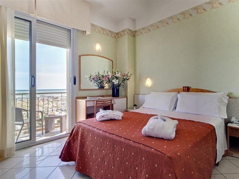 Hotel Ambra Rimini Buitenkant foto