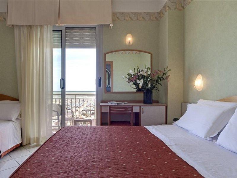 Hotel Ambra Rimini Buitenkant foto