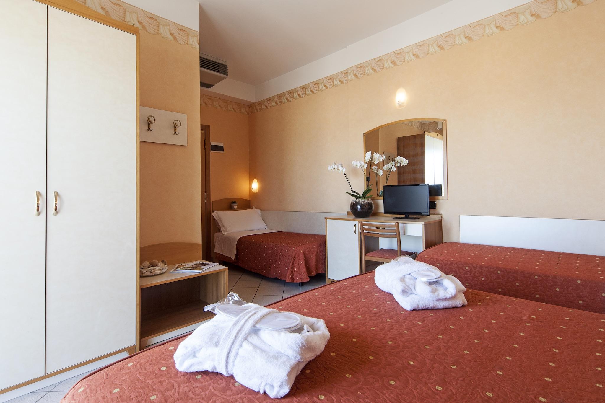 Hotel Ambra Rimini Buitenkant foto