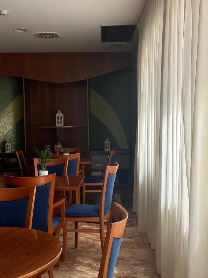 Hotel Ambra Rimini Buitenkant foto