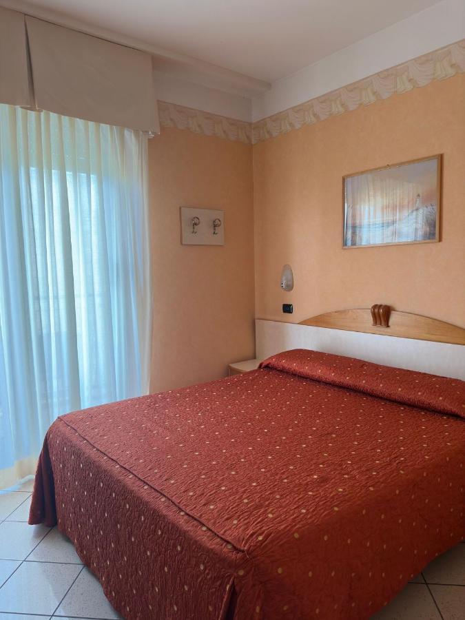 Hotel Ambra Rimini Buitenkant foto