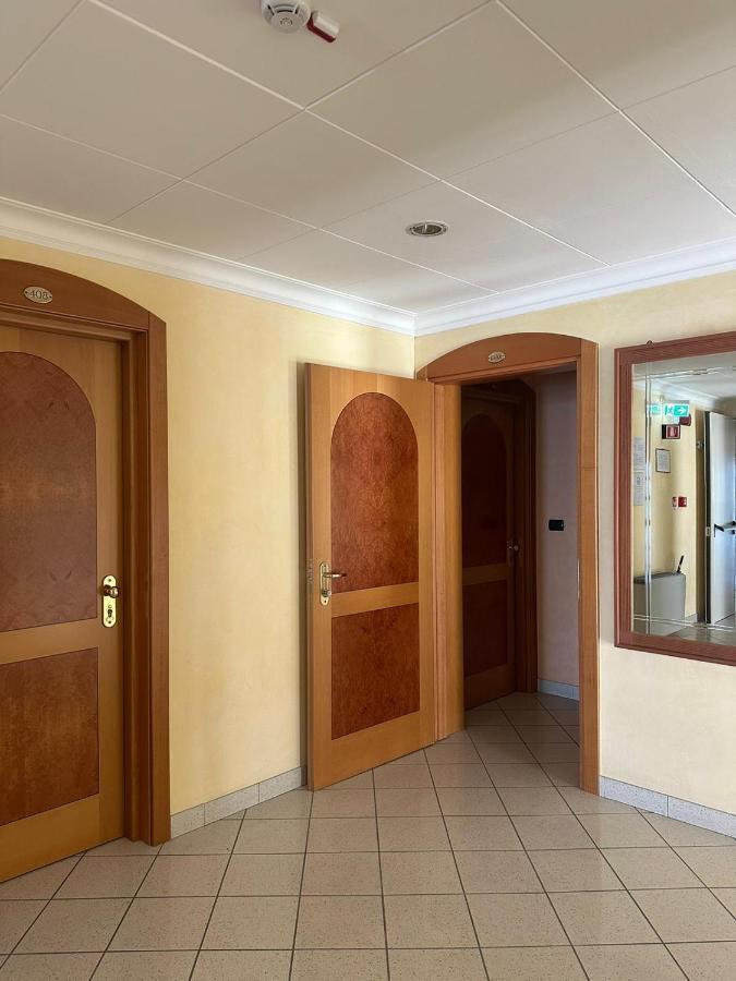 Hotel Ambra Rimini Buitenkant foto