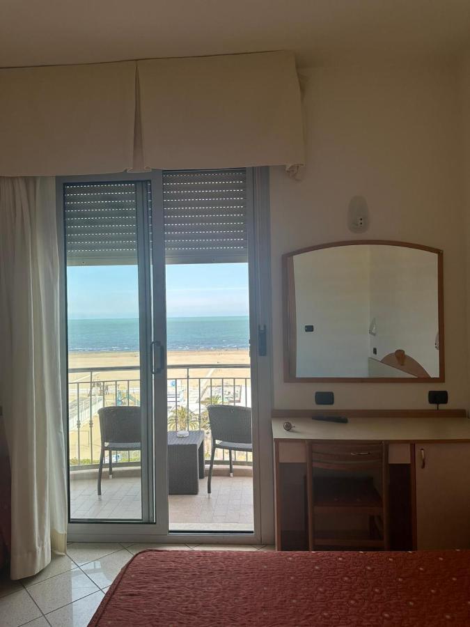 Hotel Ambra Rimini Buitenkant foto