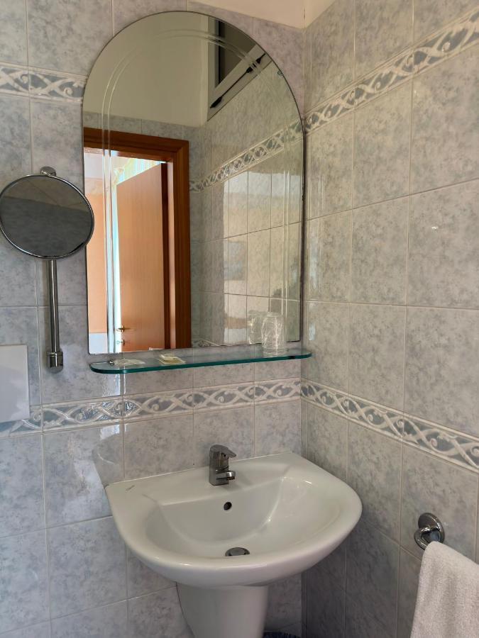 Hotel Ambra Rimini Buitenkant foto