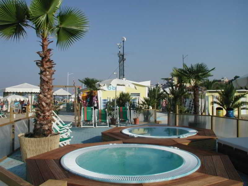 Hotel Ambra Rimini Buitenkant foto
